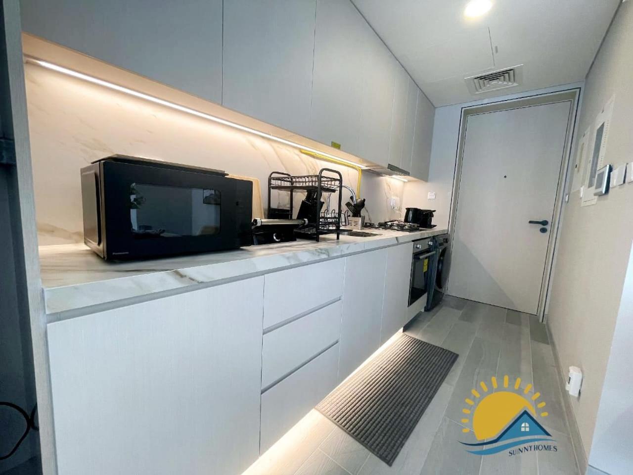 Apartment Marina Walk Gem Modern With Pool & Gym Access, Steps To & Metro Managed By Sunnyhomes