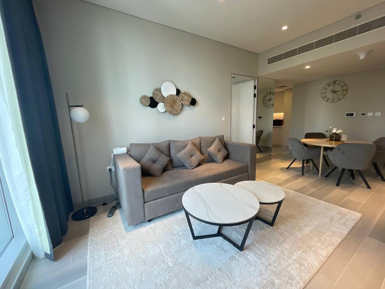 Apartment Marina Walk Gem Modern With Pool & Gym Access, Steps To & Metro Managed By Sunnyhomes Dubai