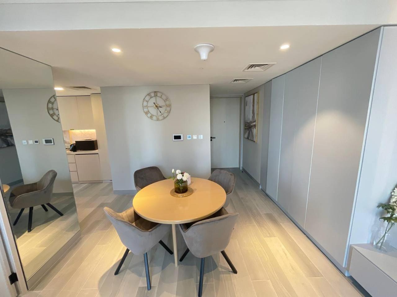 Marina Walk Gem Modern With Pool & Gym Access, Steps To & Metro Managed By Sunnyhomes Apartment Dubai