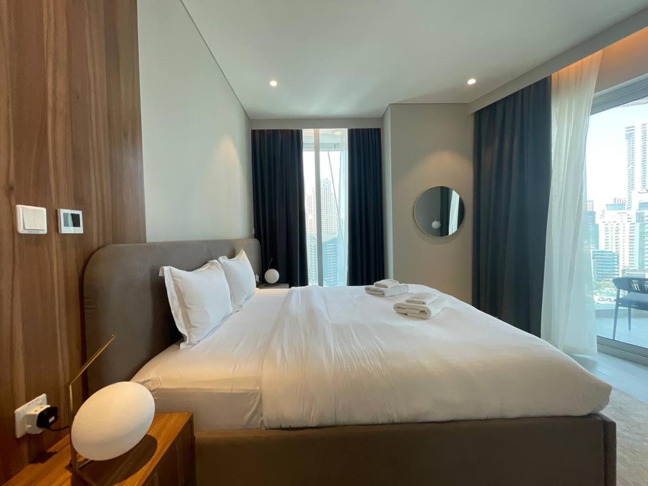 Apartment Marina Walk Gem Modern With Pool & Gym Access, Steps To & Metro Managed By Sunnyhomes Dubai