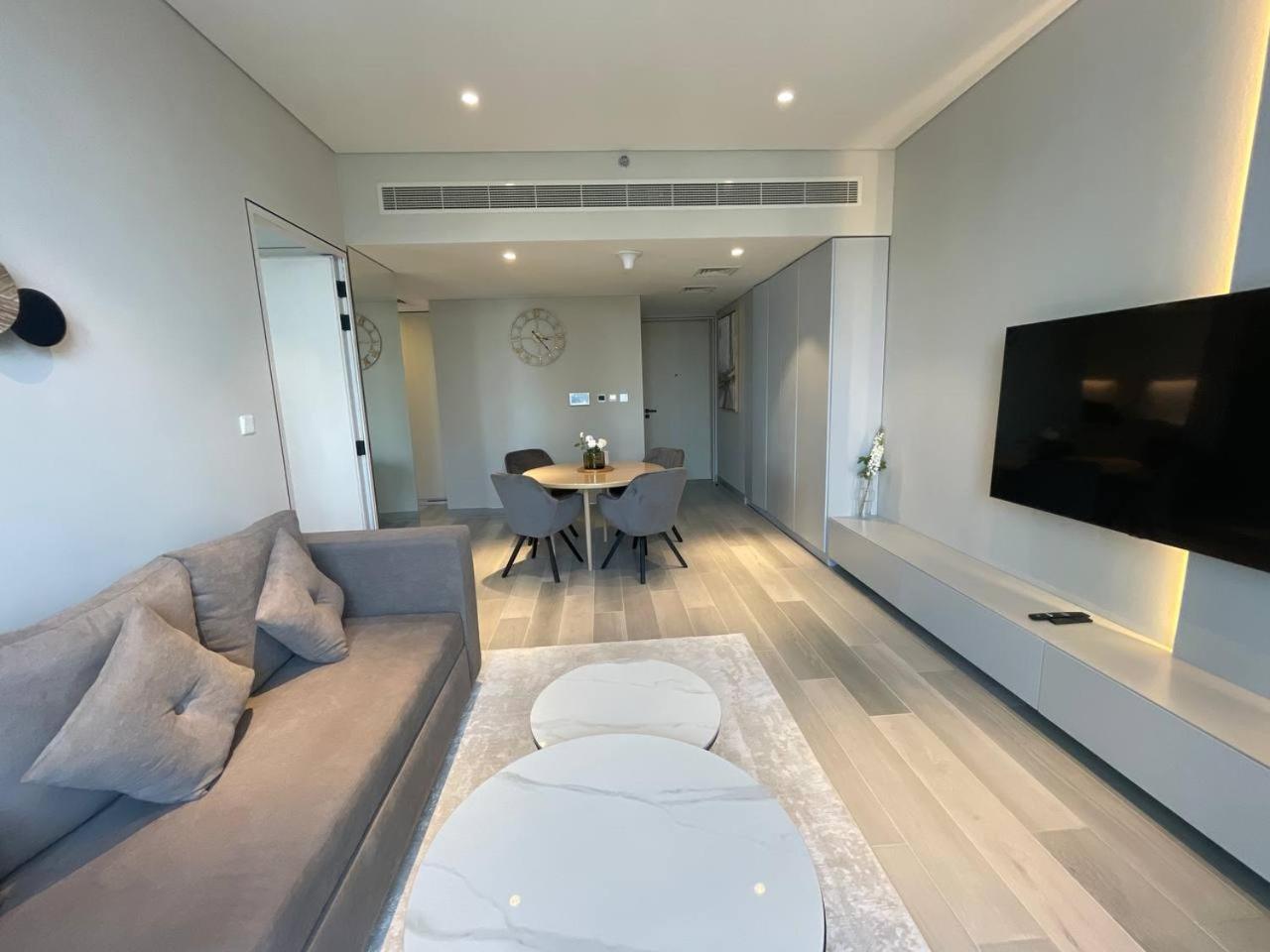 Marina Walk Gem Modern With Pool & Gym Access, Steps To & Metro Managed By Sunnyhomes Apartment Dubai