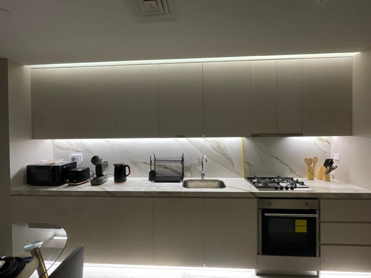 Marina Walk Gem Modern With Pool & Gym Access, Steps To & Metro Managed By Sunnyhomes Apartment Dubai