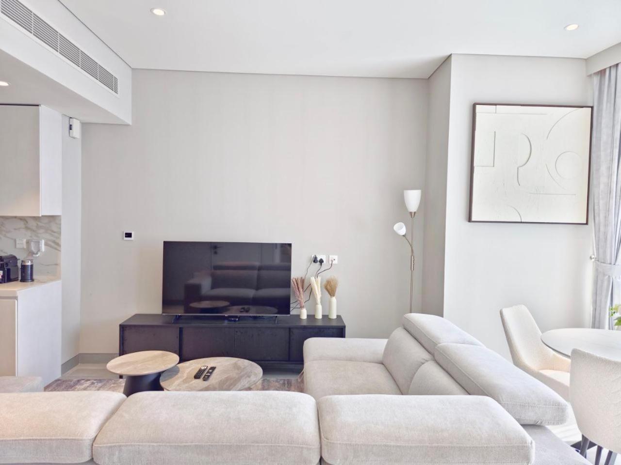 Marina Walk Gem Modern With Pool & Gym Access, Steps To & Metro Managed By Sunnyhomes