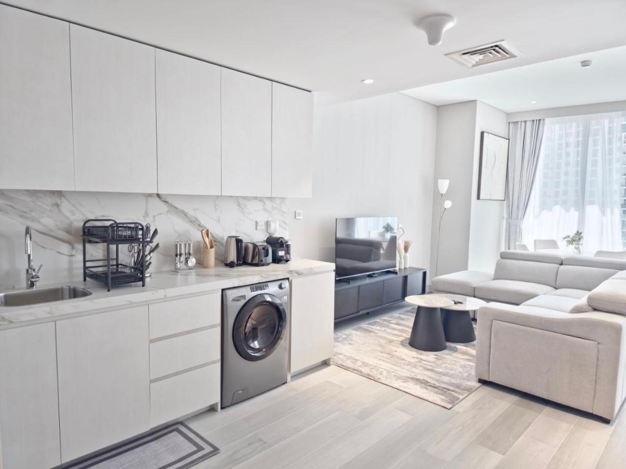 Marina Walk Gem Modern With Pool & Gym Access, Steps To & Metro Managed By Sunnyhomes