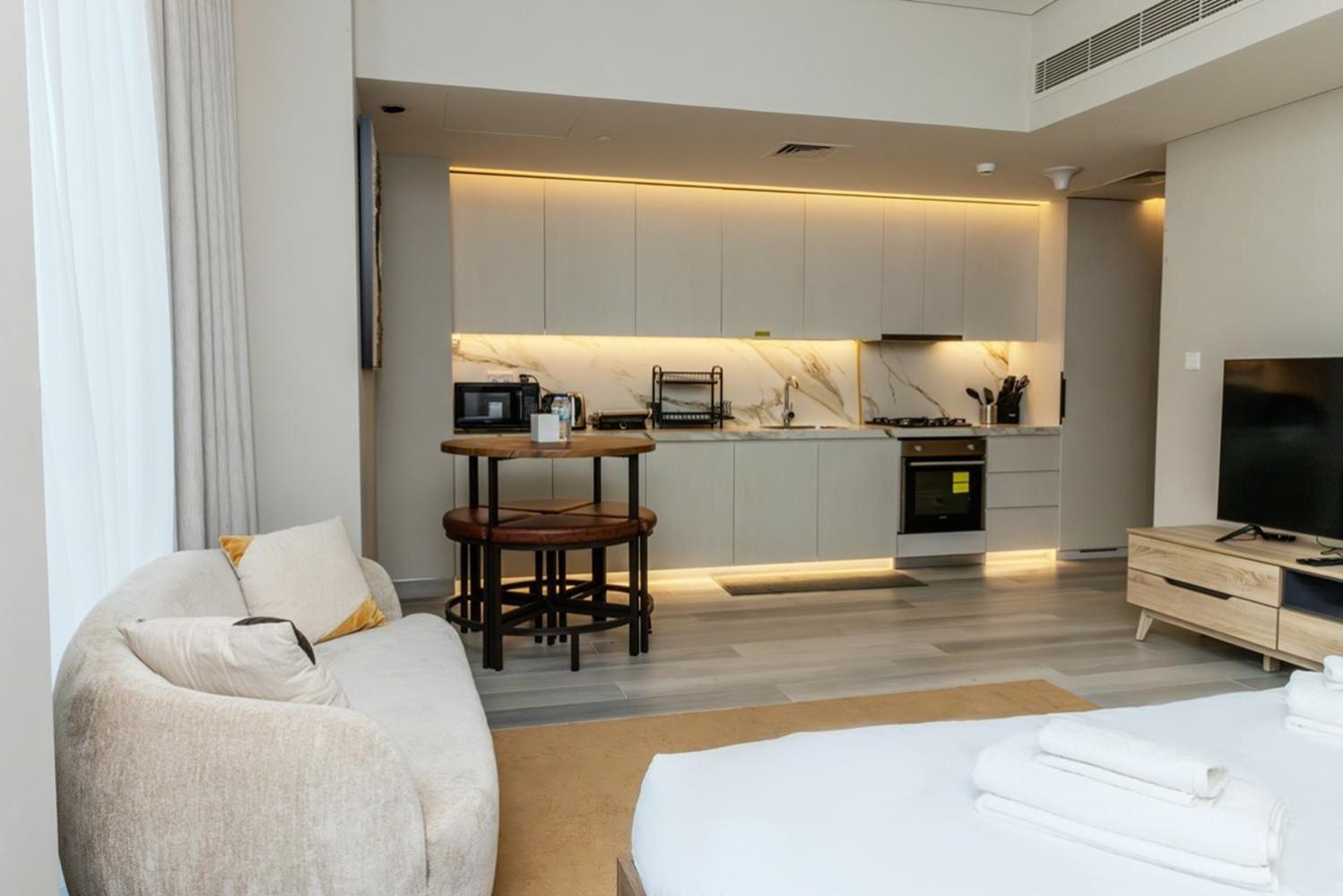 Apartment Marina Walk Gem Modern With Pool & Gym Access, Steps To & Metro Managed By Sunnyhomes Dubai