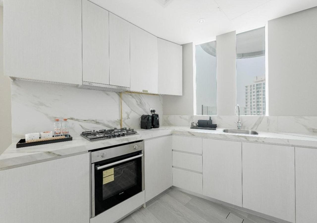 Apartment Marina Walk Gem Modern With Pool & Gym Access, Steps To & Metro Managed By Sunnyhomes *